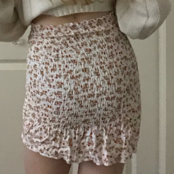 floral mini skirt - Picture 3 of 3